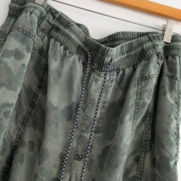 Anthropologie Green Camo Jogger Pants Size XL - Picture 2 of 11